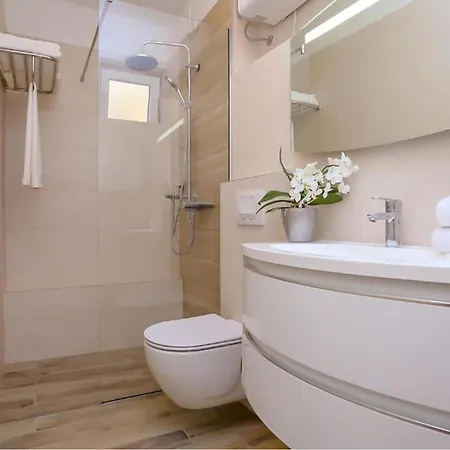 Lovely In Stobrec With Wifi Appartement *