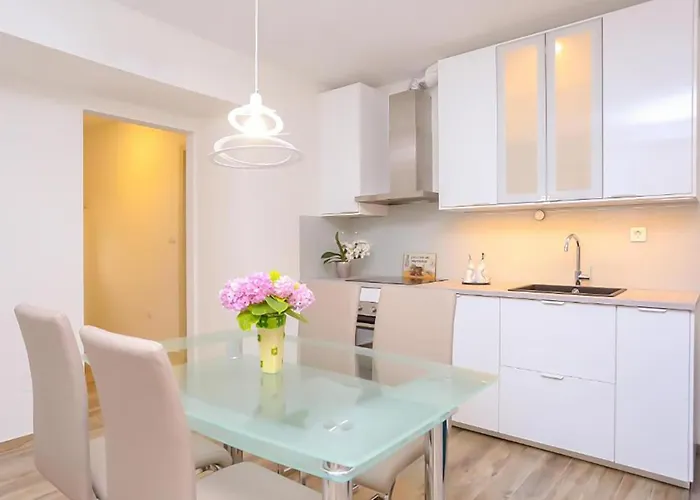 Appartement Amazing In Stobrec With Wifi *