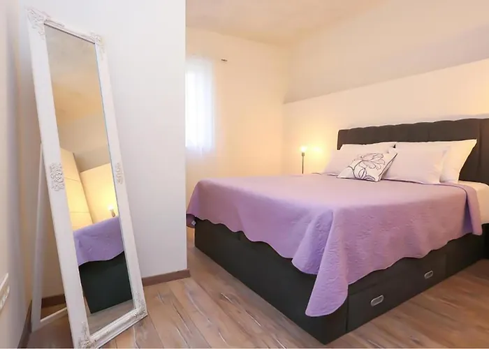 Appartement Amazing In Stobrec With Wifi