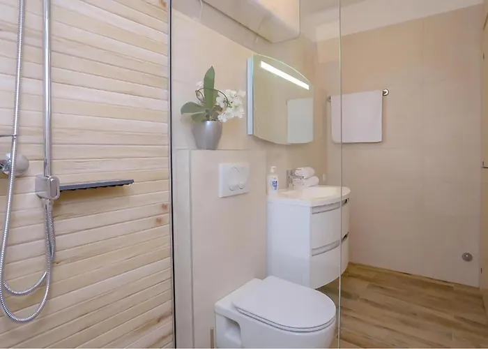 Appartement Amazing In Stobrec With Wifi