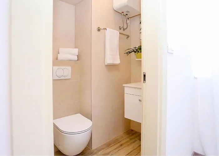 Amazing In Stobrec With Wifi Appartement