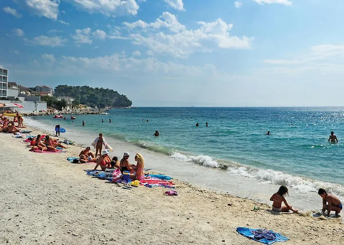 Amazing In Stobrec With Wifi Appartement *